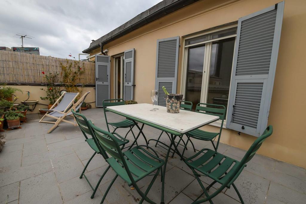 Altido Apt For 3 With Rooftop Balcony And Lovely Cityview Генуя Экстерьер фото