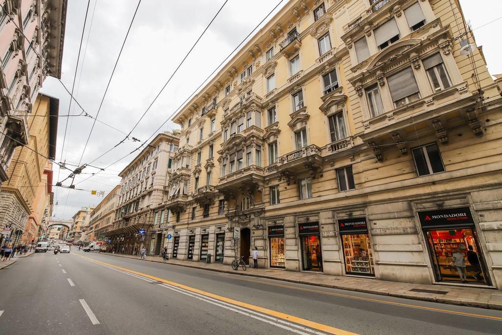 Altido Apt For 3 With Rooftop Balcony And Lovely Cityview Генуя Экстерьер фото