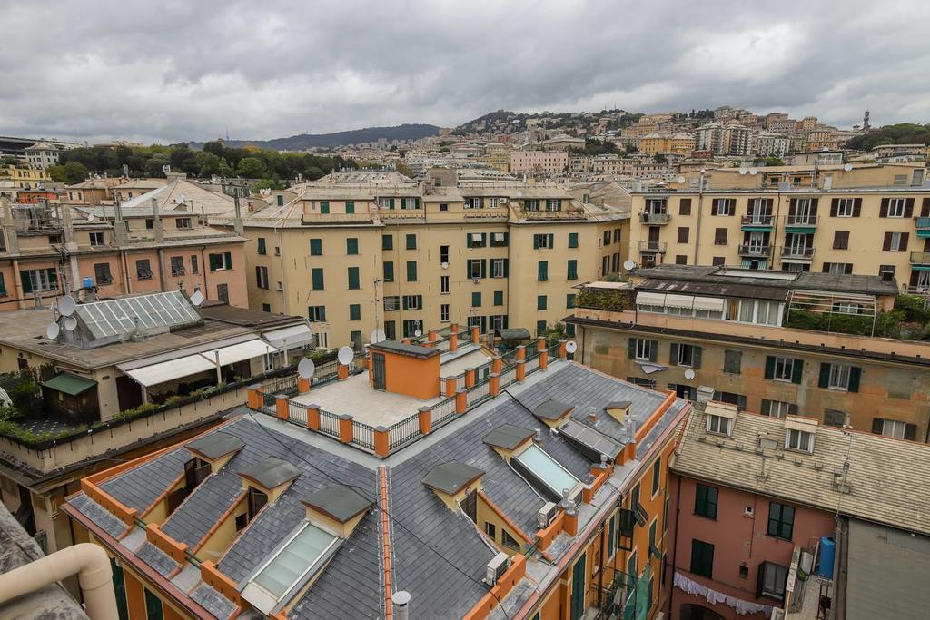 Altido Apt For 3 With Rooftop Balcony And Lovely Cityview Генуя Экстерьер фото