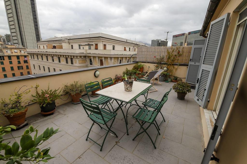 Altido Apt For 3 With Rooftop Balcony And Lovely Cityview Генуя Экстерьер фото